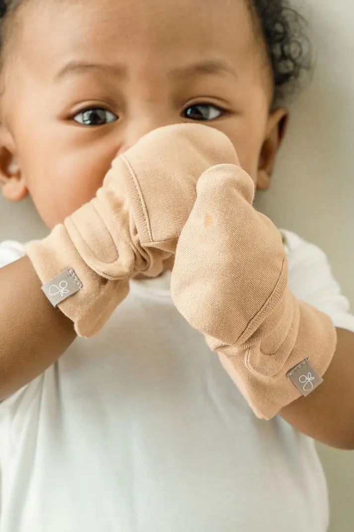 Goumi Stay-On Scratch Mittens, Sandstone Goumikids