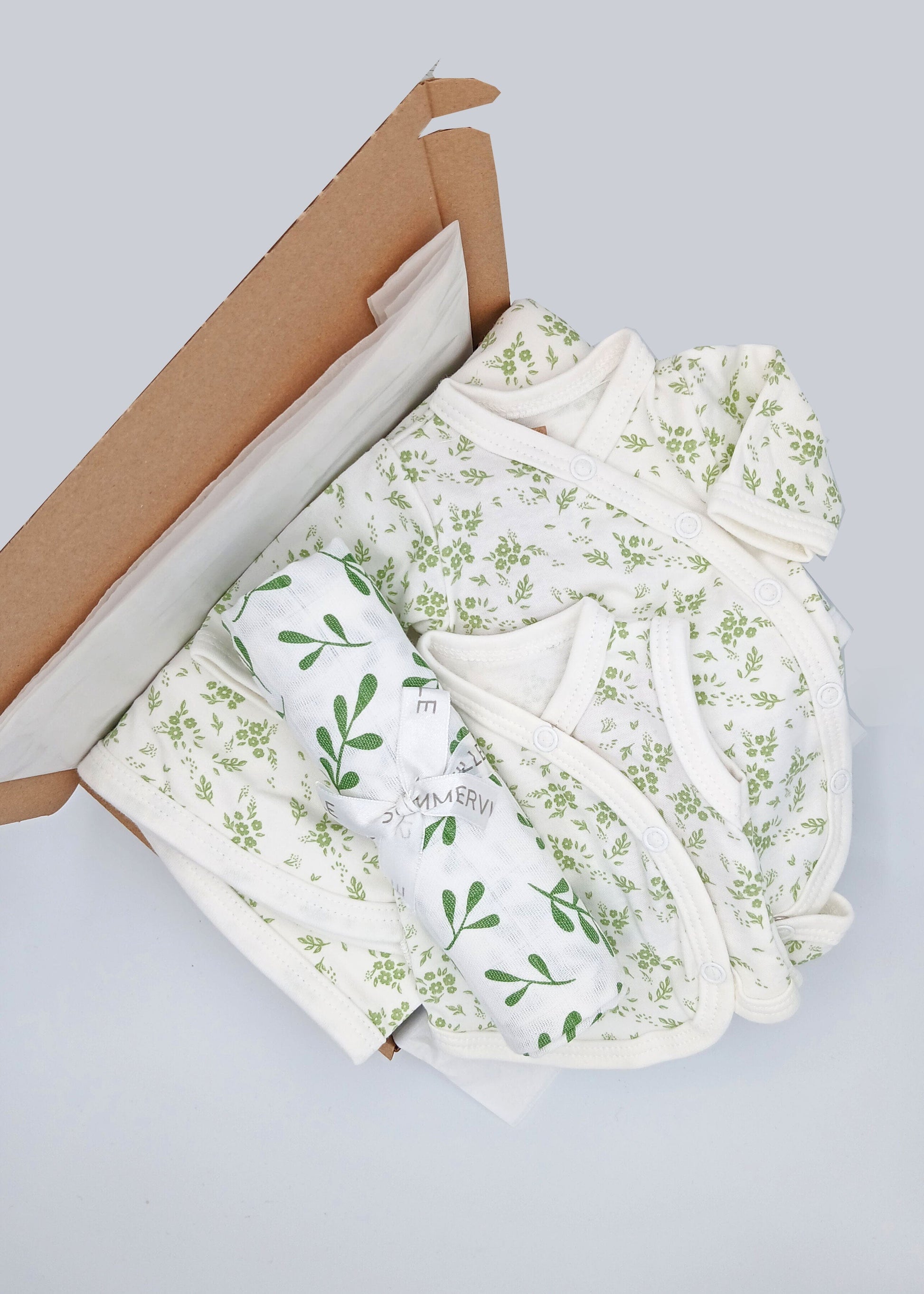 The Green Floral collection Gift Box - Muslin, Bodysuit, Incubator Vest and Blanket Gift Set Little Mouse Baby Clothing & Gifts 